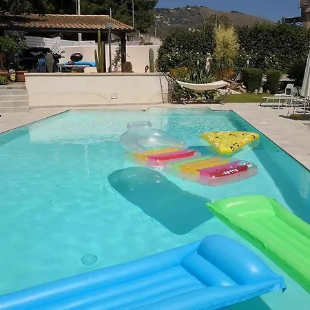 Tiziana Villa *
