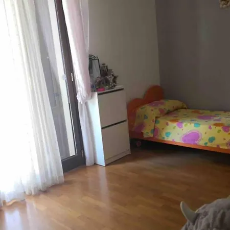 Tiziana Villa