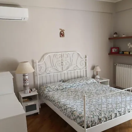 Tiziana Villa